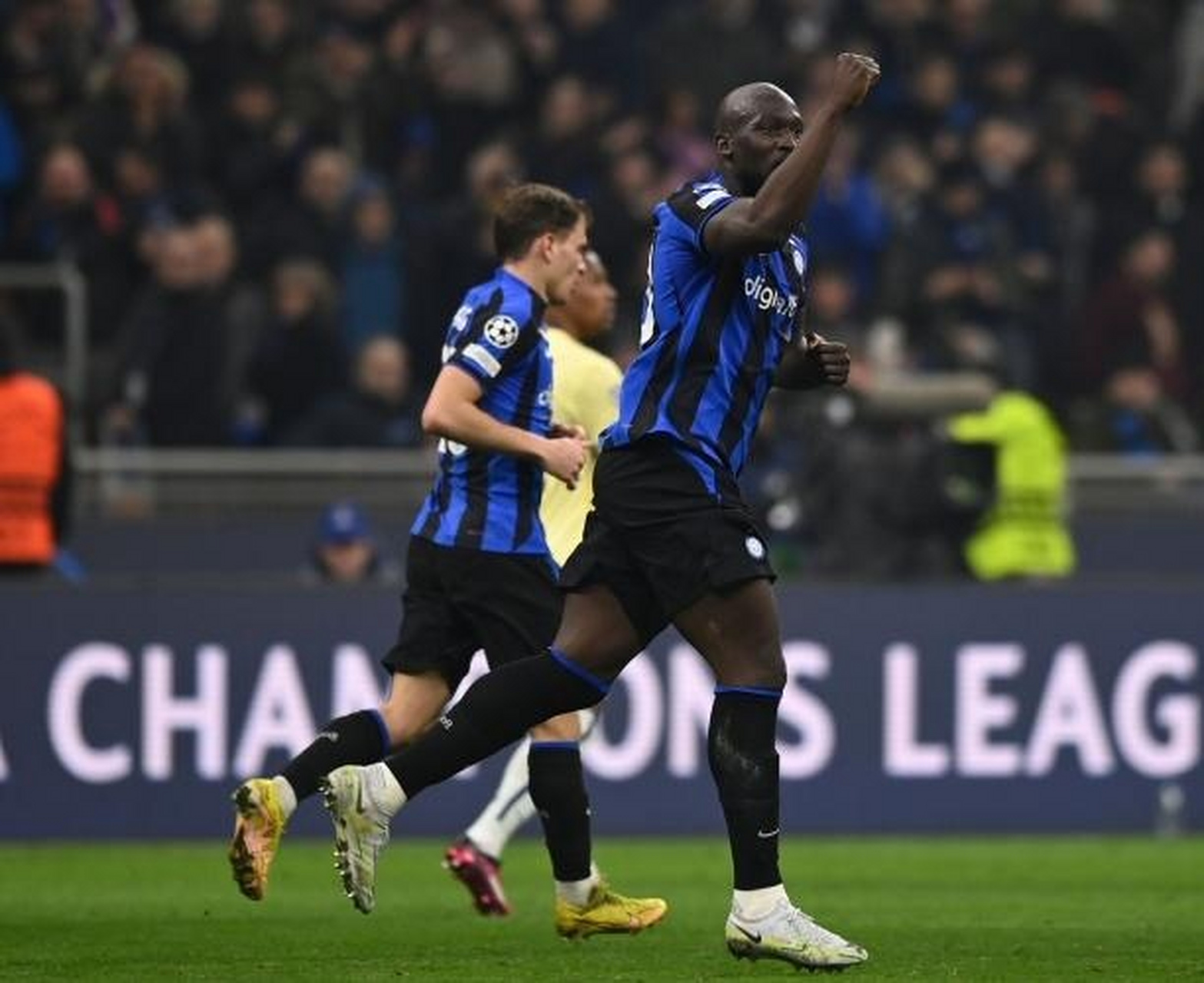 包含焦点大战:比分分析上演巅峰碰撞的词条 包含焦点大战:比分分析上演巅峰碰撞的词条