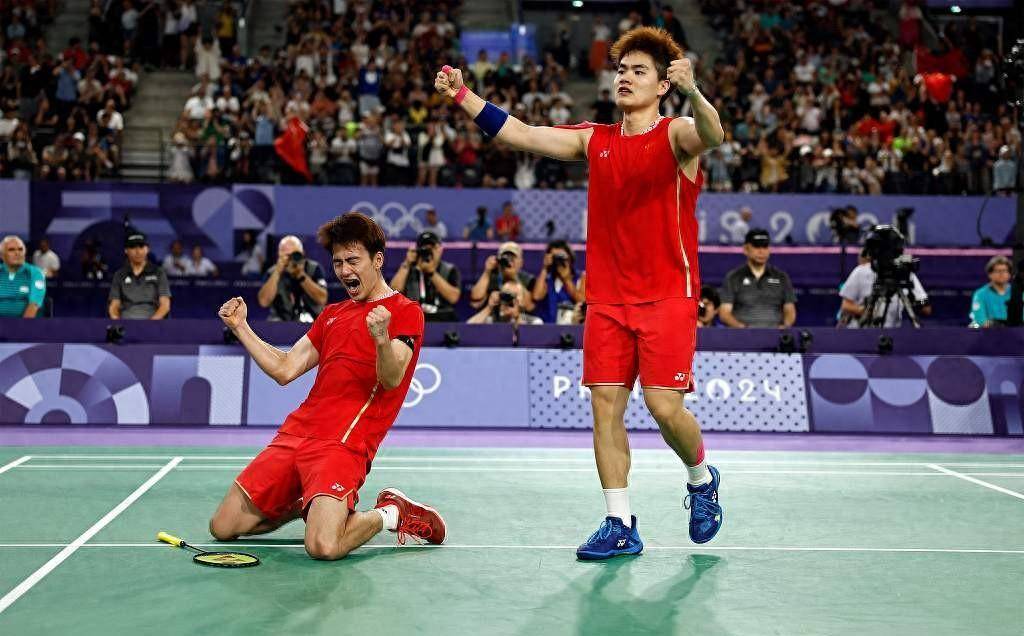 羽毛球决赛震撼开打,巅峰对决引爆全场 羽毛球决赛震撼开打,巅峰对决引爆全场