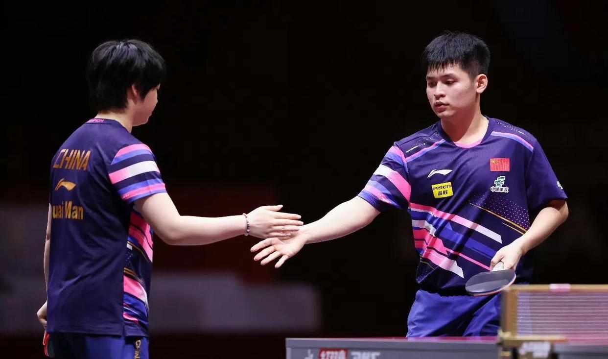 惊天逆转!排球战队挺进四强 惊天逆转!排球战队挺进四强