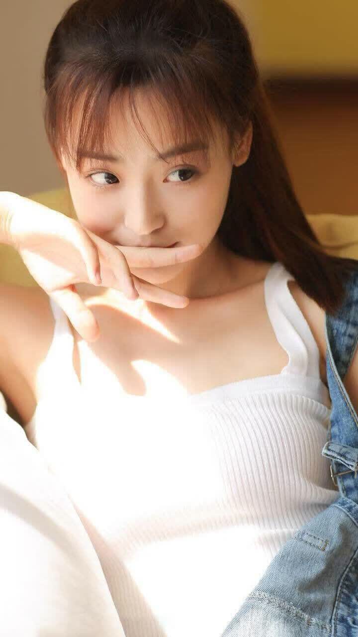 充满了戏剧性的反差和爆点,非常有意思。我们先来构思一个足够抓人眼球、并且能完美统领芬兰碾压丹麦和久保建英带队取胜这两个看似矛盾(分别发生在不同队伍身上)关键词的文章标题